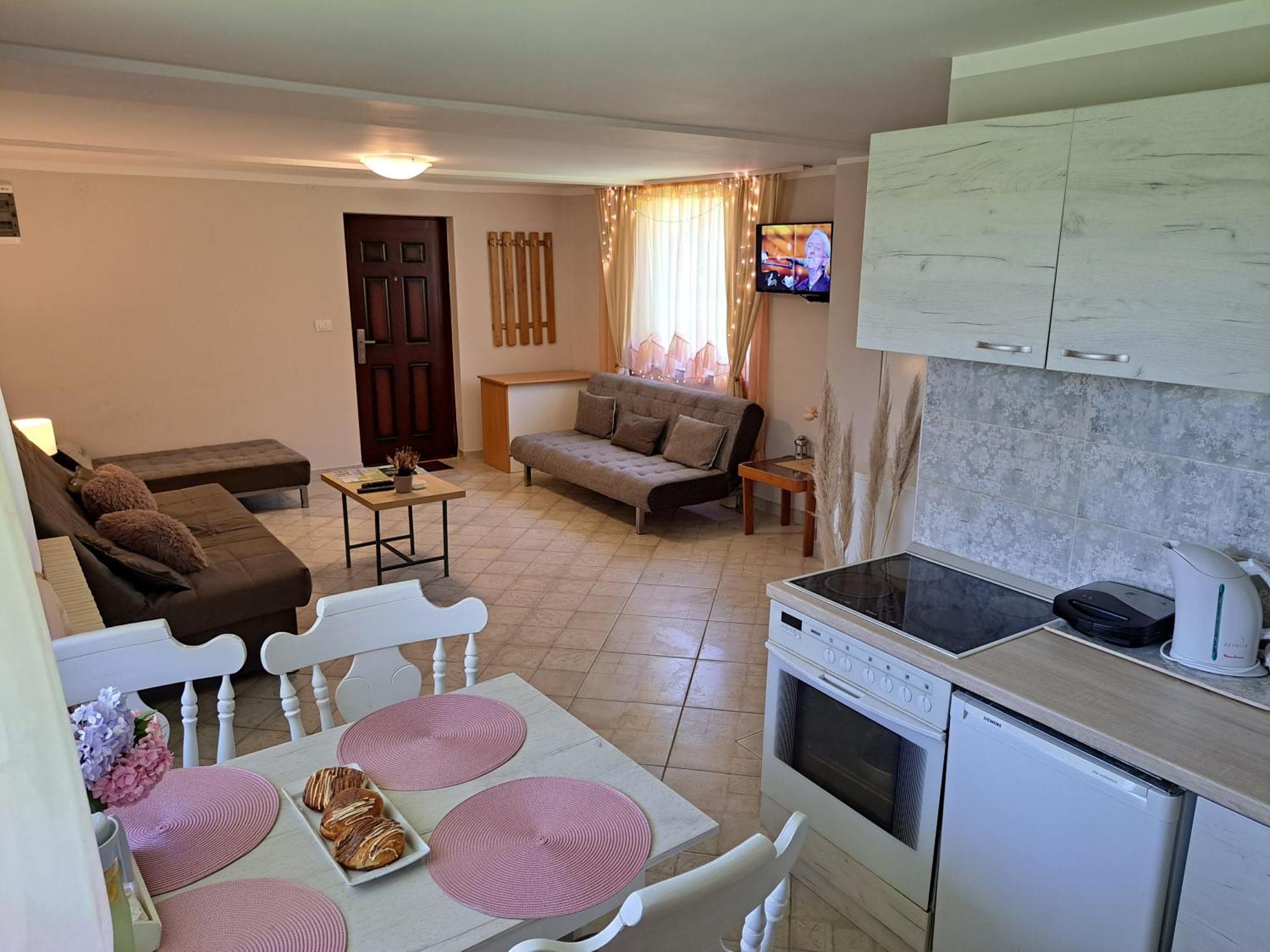 Apartman Cherry Gradac วาลเยโว ภายนอก รูปภาพ